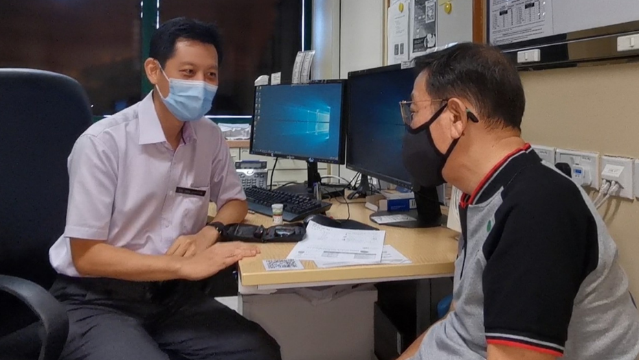  ​Dr Ian Phoon (left), with Mr John Ling.