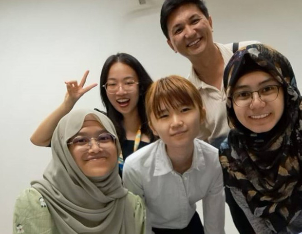Nabilah (in green) with Weilin (in white), fellow intern from Republic Polytechnic. She is with Syahirah, Jerry and Sarah - whom she worked with for the Social Media Playbook - from Communications Department.  