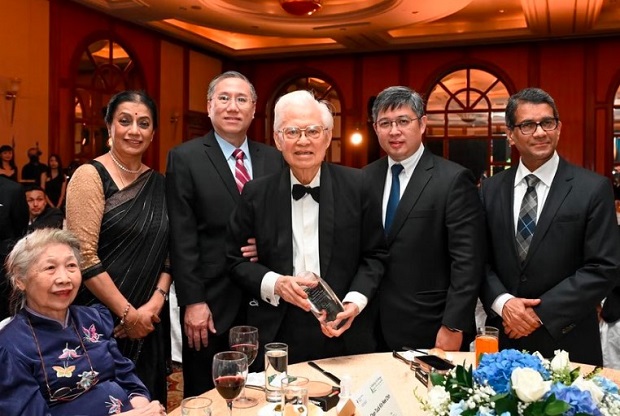  ​Dr Chan Kong Thoe (centre) created medical history when he performed Singapore's first kidney transplant.PHOTO NUH