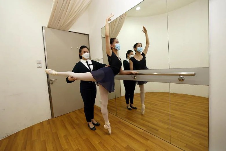  ​Dr Mandy Zhang (left), a consultant at Changi General Hospital's department of sport and exercise medicine, with dance graduate Lam Kar Yi. PHOTO CHANGI GENERAL HOSPITAL