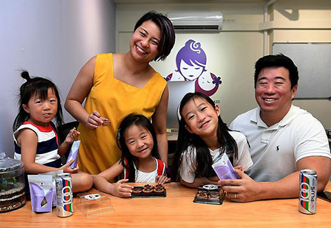 Mrs Joanna Sua, who was diagnosed with stage three lung cancer in March 2019, with her husband Nicholas Sua and their daughters (from left) Jorissa, three, Jophia, five, and Jolinda, eight. Mrs Sua underwent treatment that, at its height, involved cycles of chemotherapy and radiation from Monday to Saturday before a week off. She then had immunotherapy for a year. ST PHOTO KHALID BABA