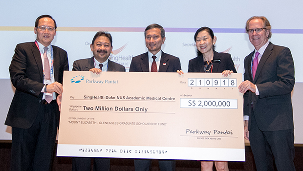  ​From left Dr Tan See Leng, Managing Director & Chief Executive Officer of IHH Healthcare and Group Chief Executive Officer & Managing Director of Parkway Pantai, Dato Mohammed Azlan bin Hashim, Chairman, IHH Healthcare, Dr Vivian Balakrishnan, Minister for Foreign Affairs, Prof Ivy Ng, Group CEO, SingHealth, Prof Thomas Coffman, Dean, Duke-NUS Medical School