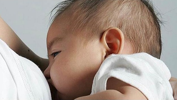  ​A mother who has gestational diabetes increases the risk that her child will become obese during childhood, said Professor Tan Kok Hian of KK Women's and Children's Hospital, but breastfeeding a baby for at least six months reduces that risk. 